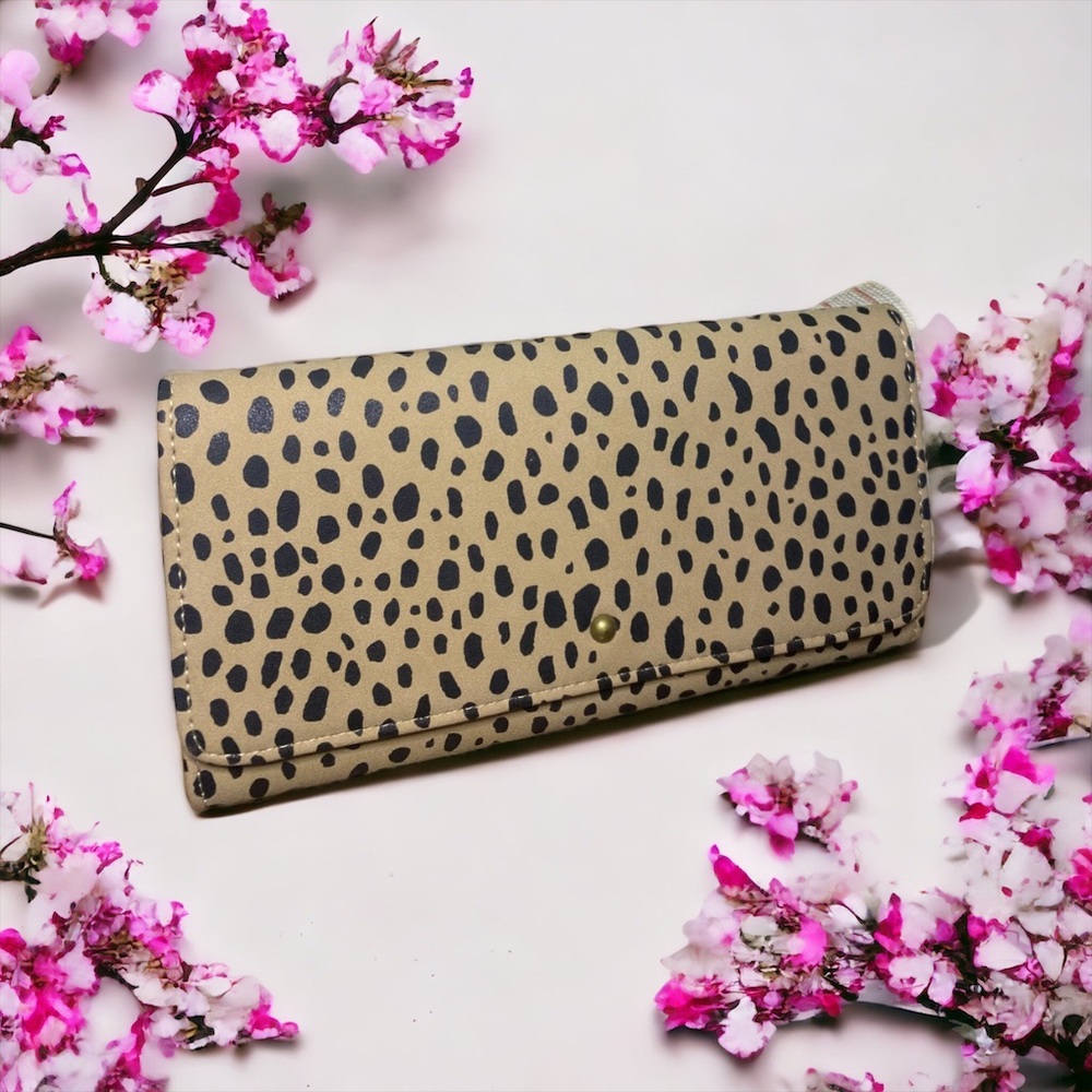 Universal Thread- Animal Print Wallet 🐆 NWOT